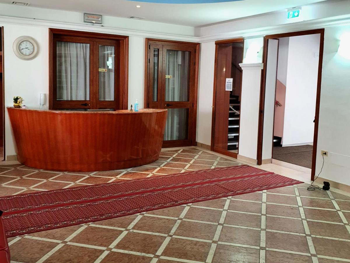 Hotel Perla Massa Lombarda Kültér fotó