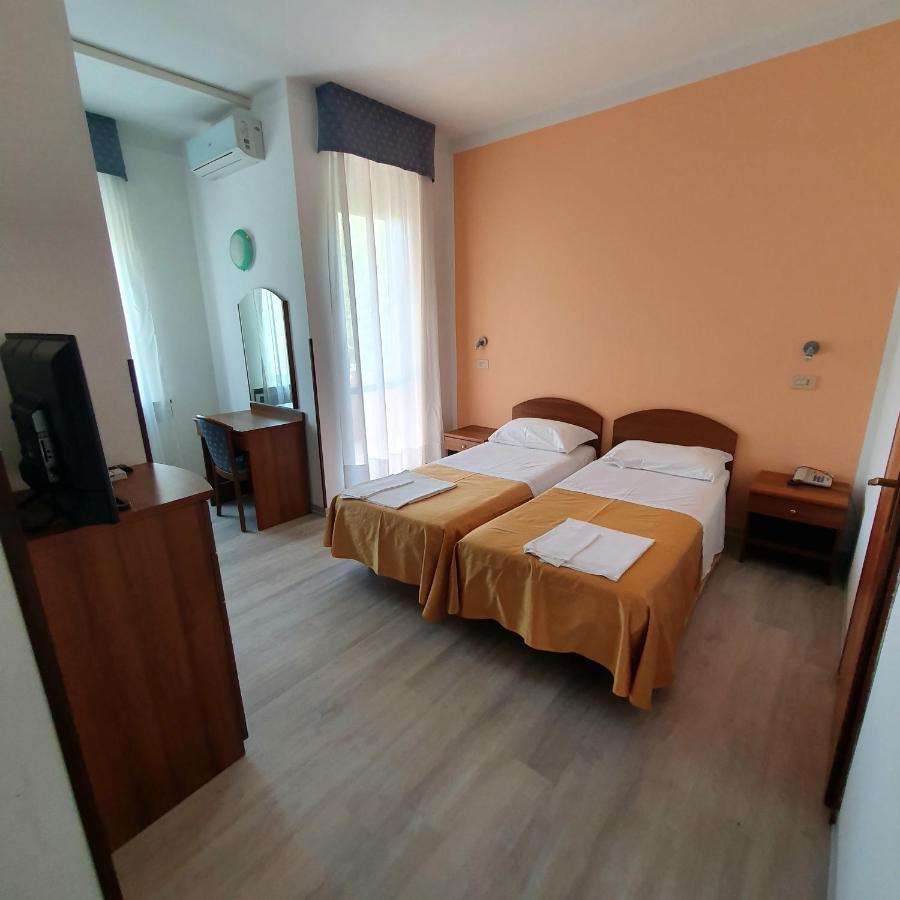 Hotel Perla Massa Lombarda Kültér fotó