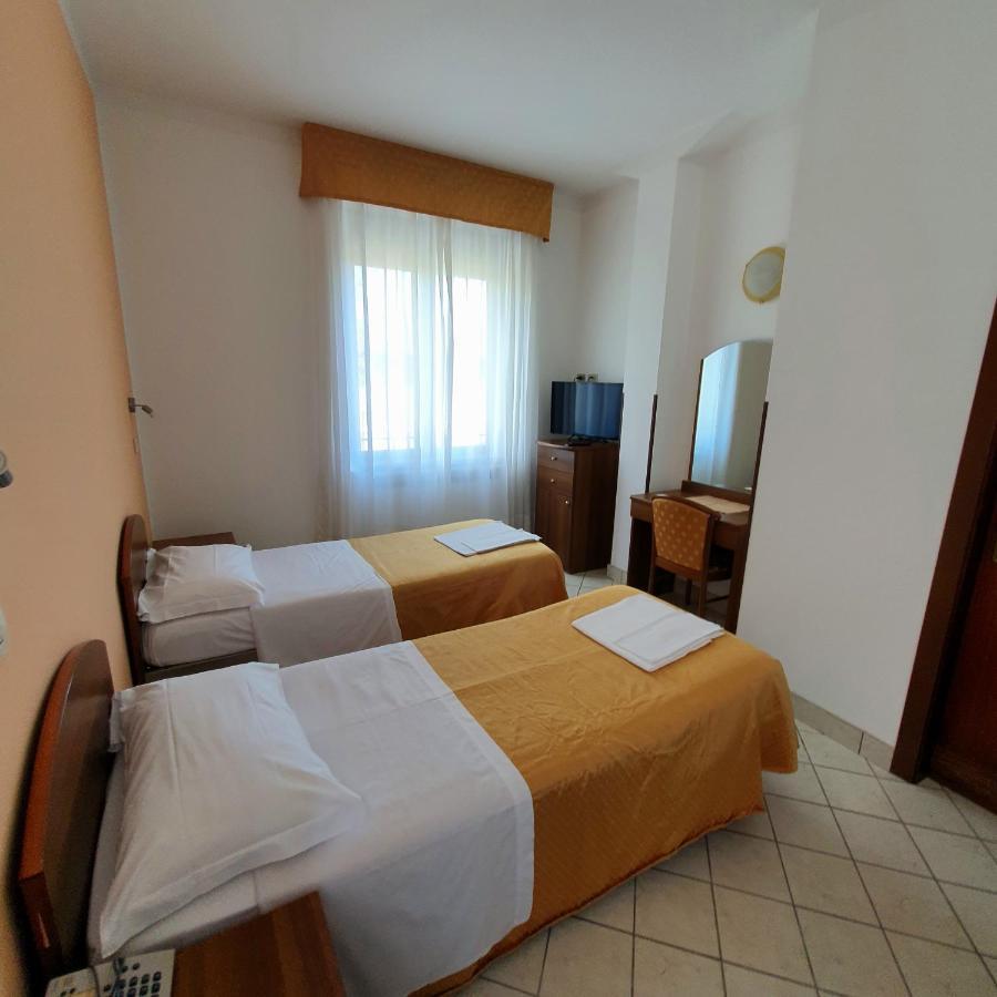Hotel Perla Massa Lombarda Kültér fotó