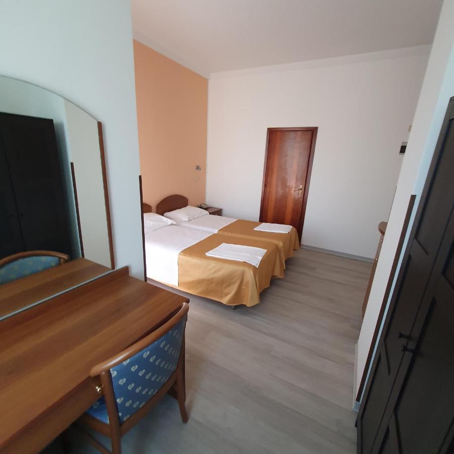 Hotel Perla Massa Lombarda Kültér fotó