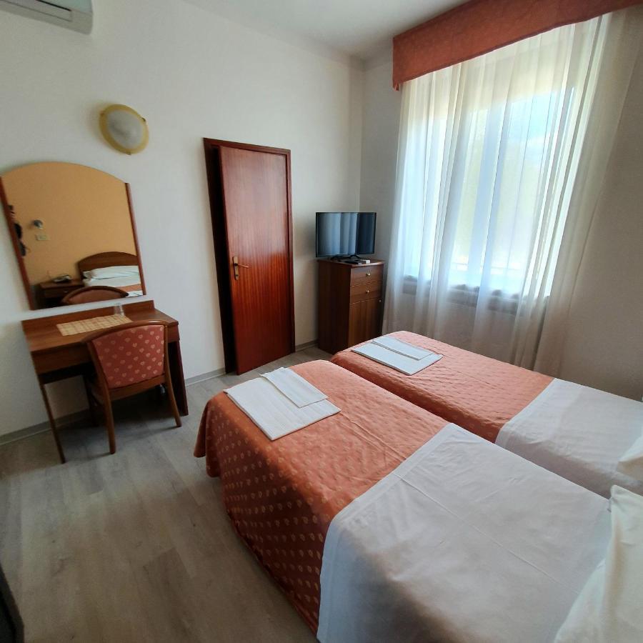 Hotel Perla Massa Lombarda Kültér fotó