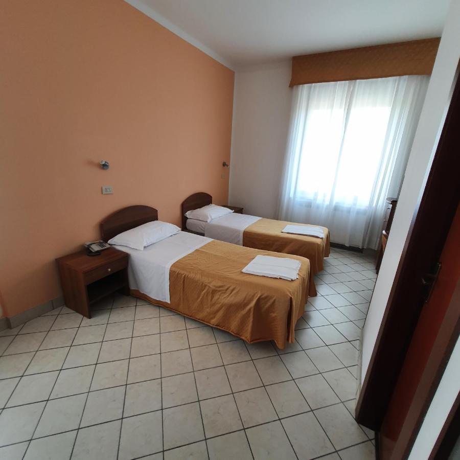 Hotel Perla Massa Lombarda Kültér fotó