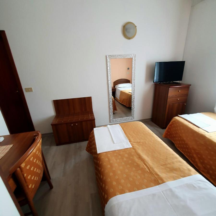 Hotel Perla Massa Lombarda Kültér fotó