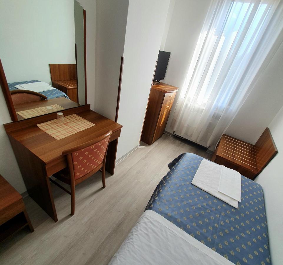 Hotel Perla Massa Lombarda Kültér fotó
