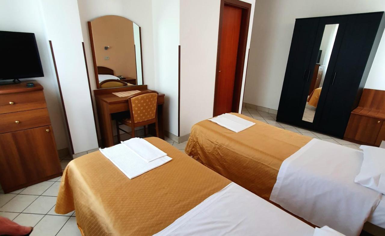 Hotel Perla Massa Lombarda Kültér fotó