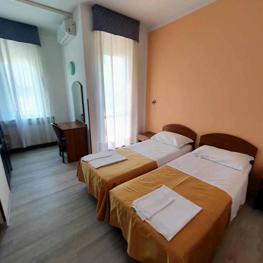 Hotel Perla Massa Lombarda Kültér fotó
