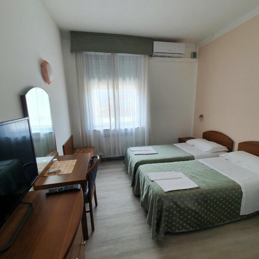Hotel Perla Massa Lombarda Kültér fotó