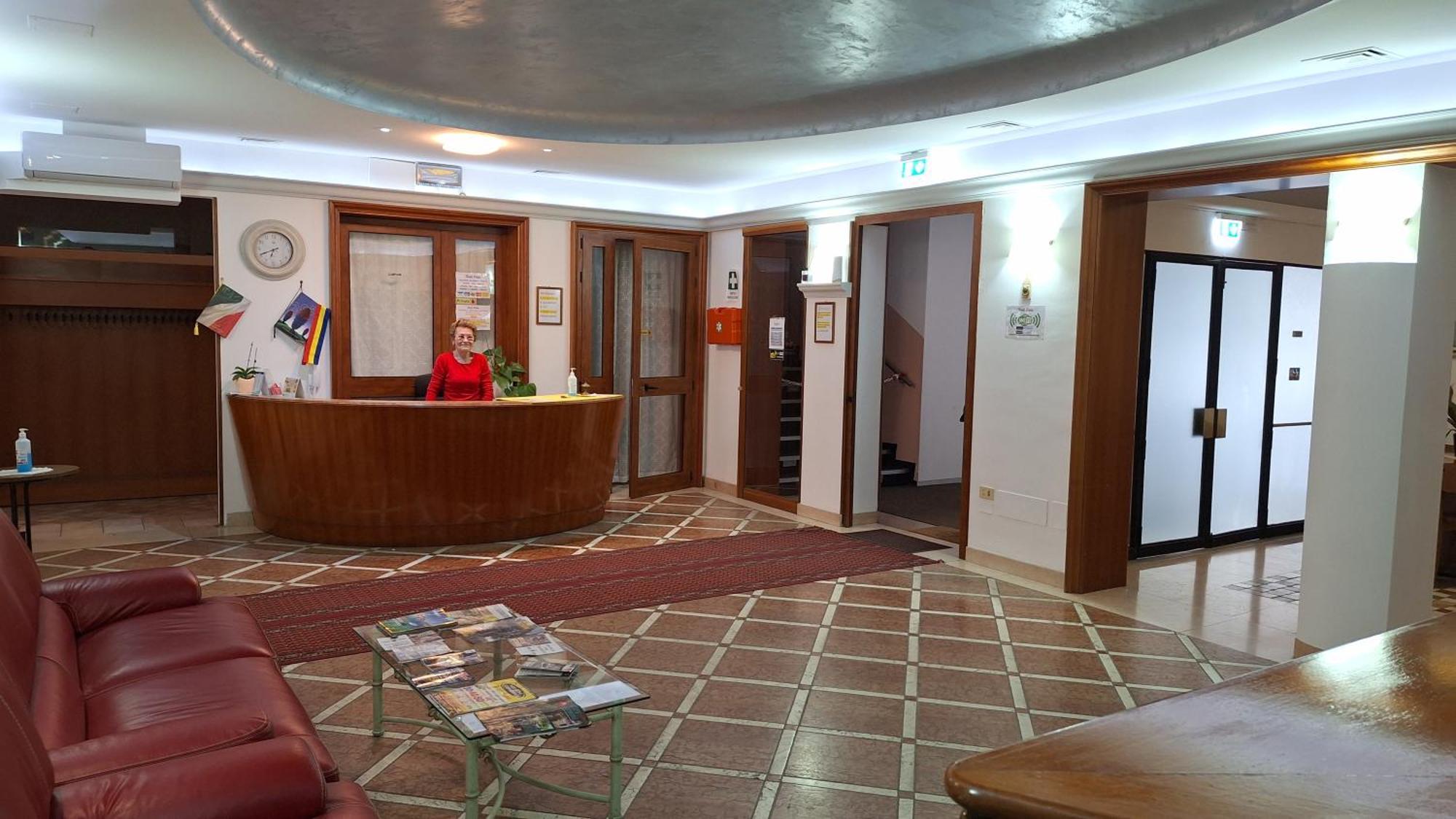 Hotel Perla Massa Lombarda Kültér fotó